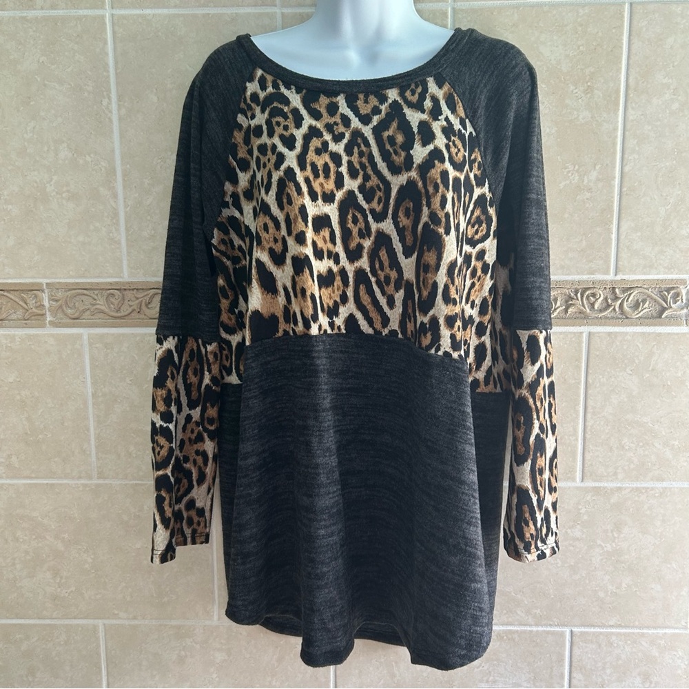 a.gain Gray and animal print top